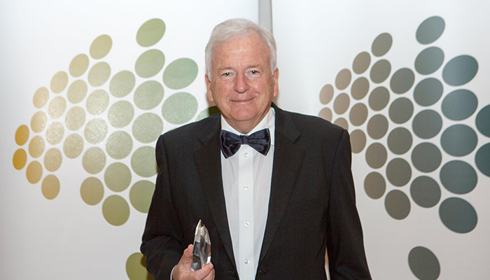 Perry Bartlett receives a Lifetime of Achievement award from Research Australia