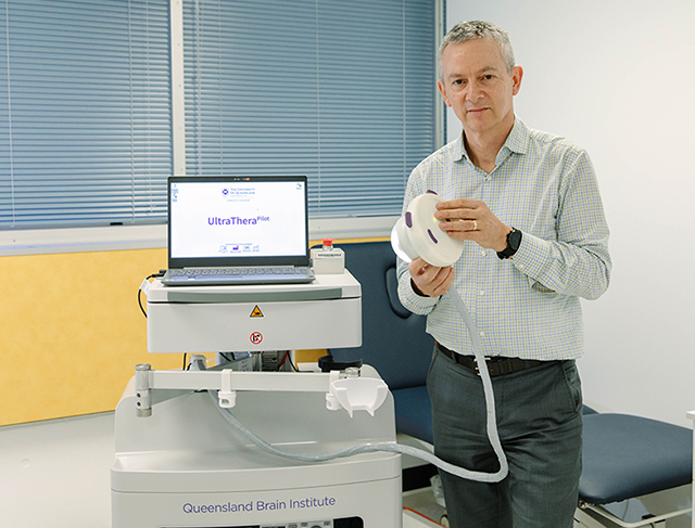 Jeurgen Goetz with the new ultrasound treatment device