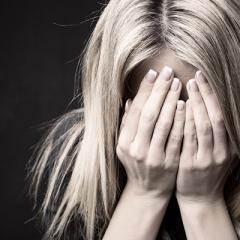 The brain is worse at predicting when under threat
