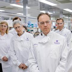 Federal Minister for Health Greg Hunt MP visited The University of Queensland today to announce more than $440 million in NHMRC funding for Australian researchers.